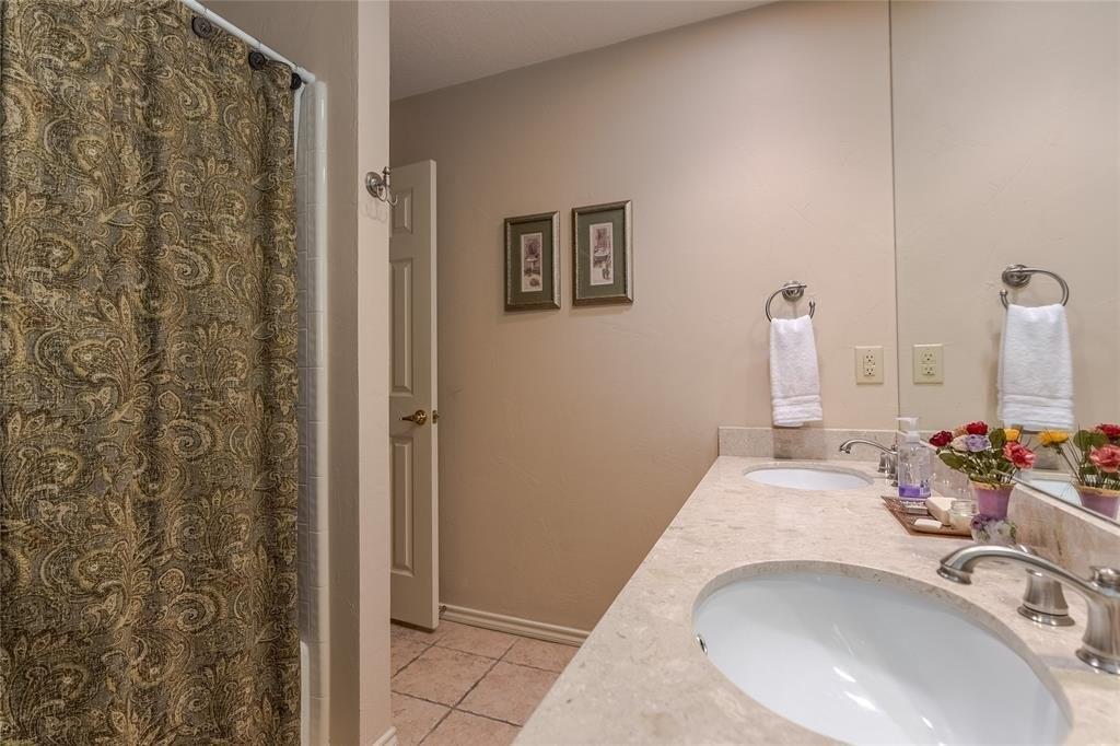 Hollyhill Ln, Denton, TX 76205