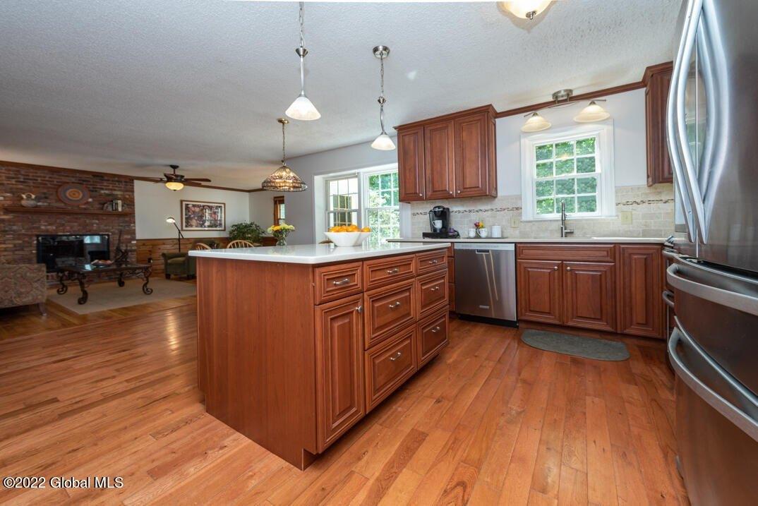 Journey Ln, Glenmont, NY 12077