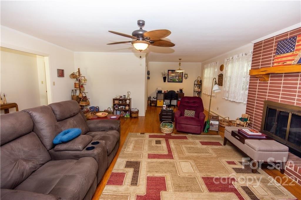 Robin Ln, Statesville, NC 28677