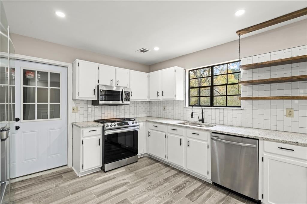 Mainstreet Lake Dr, Stone Mountain, GA 30088