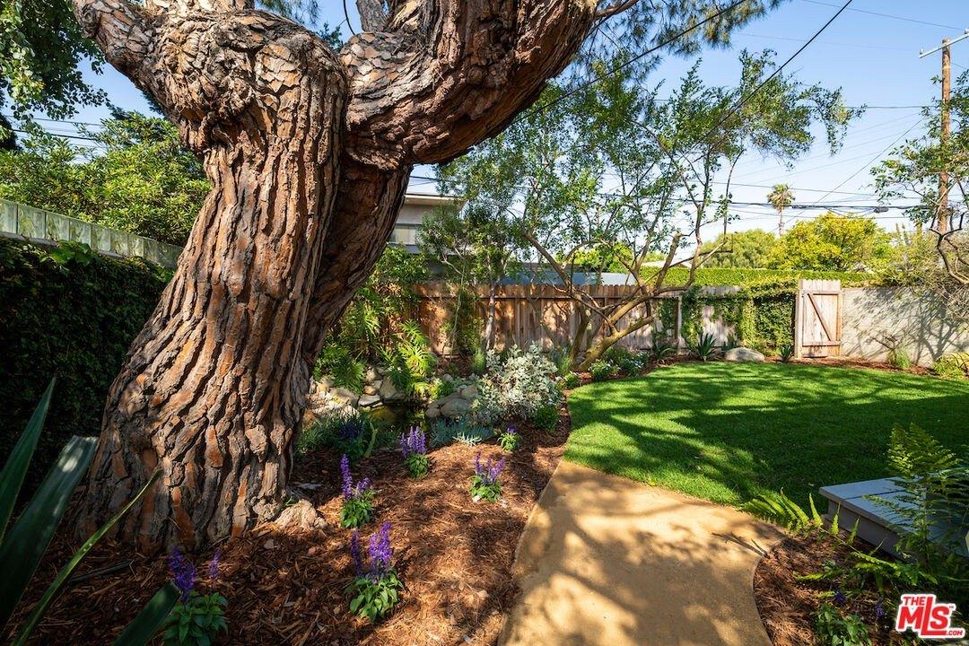 Rosewood Ave, Los Angeles, CA 90066