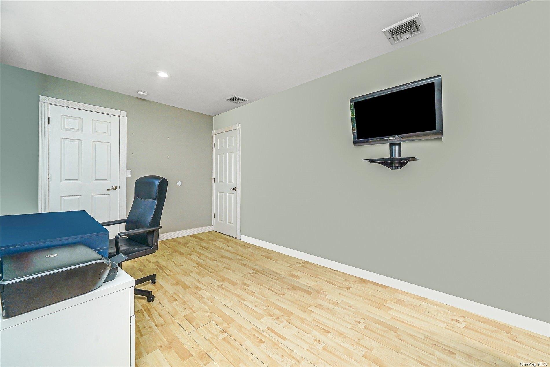 Elsie Ln, Bay Shore, NY 11706