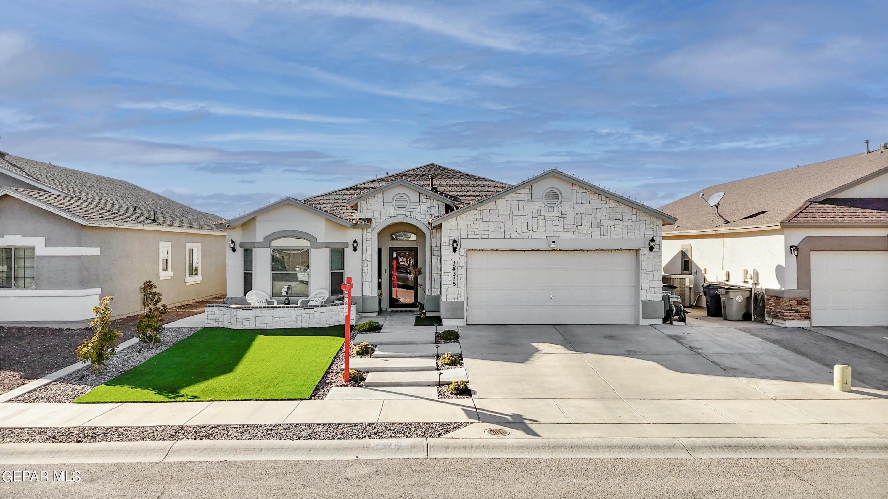 Alma Point Dr, El Paso, TX 79938