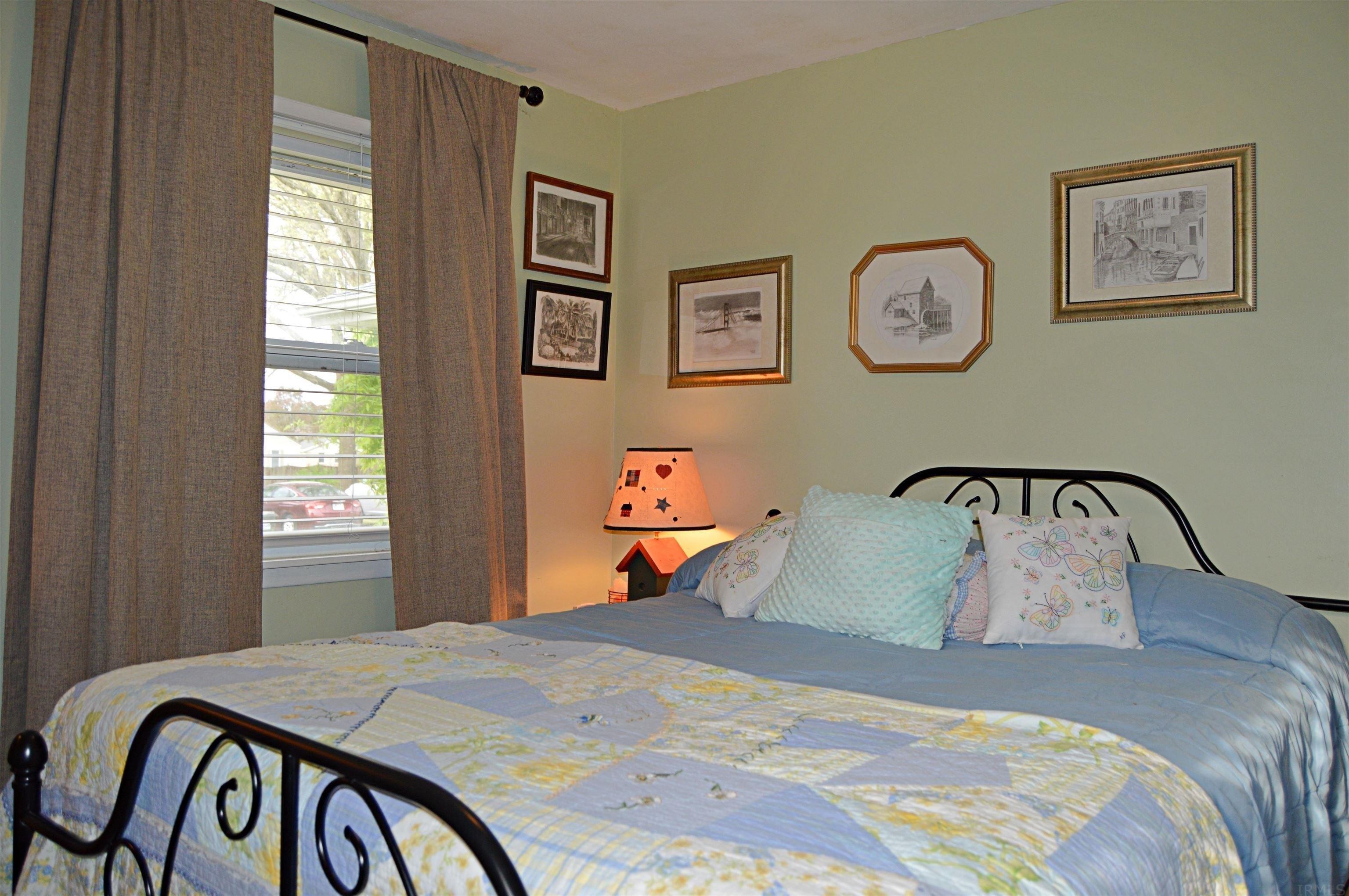 E Main St, Elnora, IN 47529