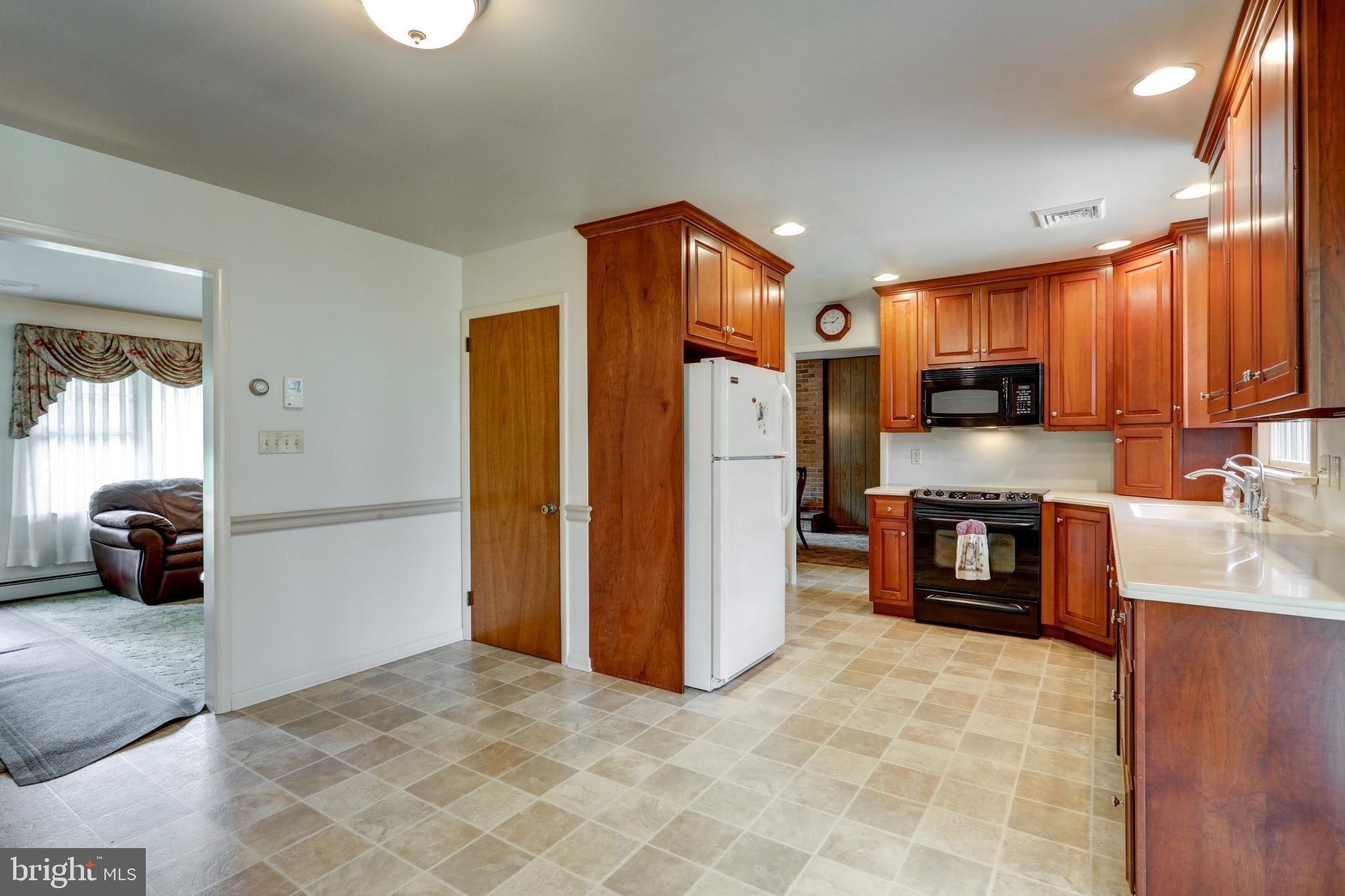 Jane Ave, Mount Joy, PA 17552