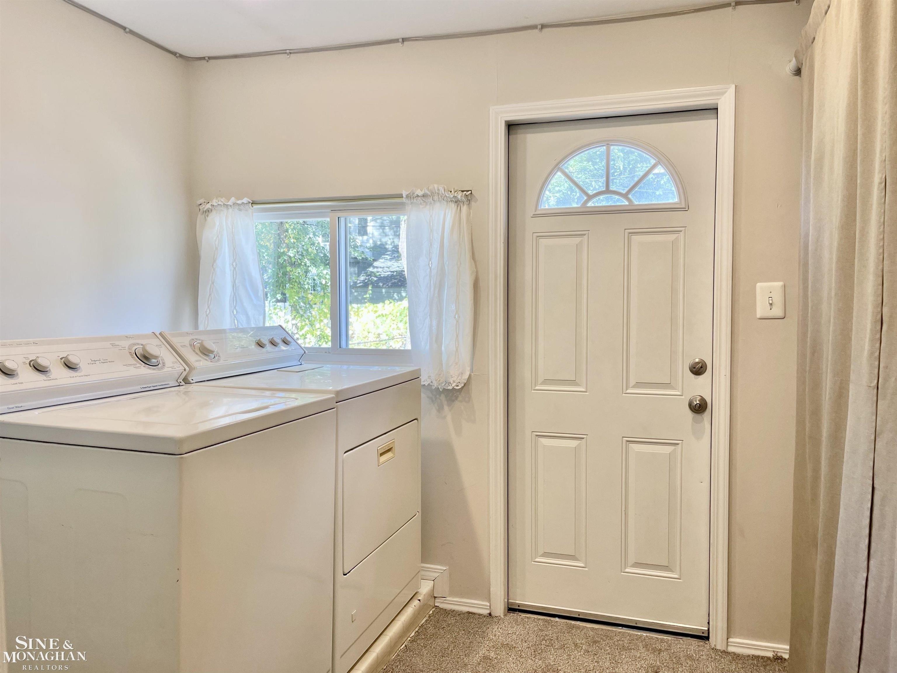 Muir Rd, Grosse Pointe Farms, MI 48236
