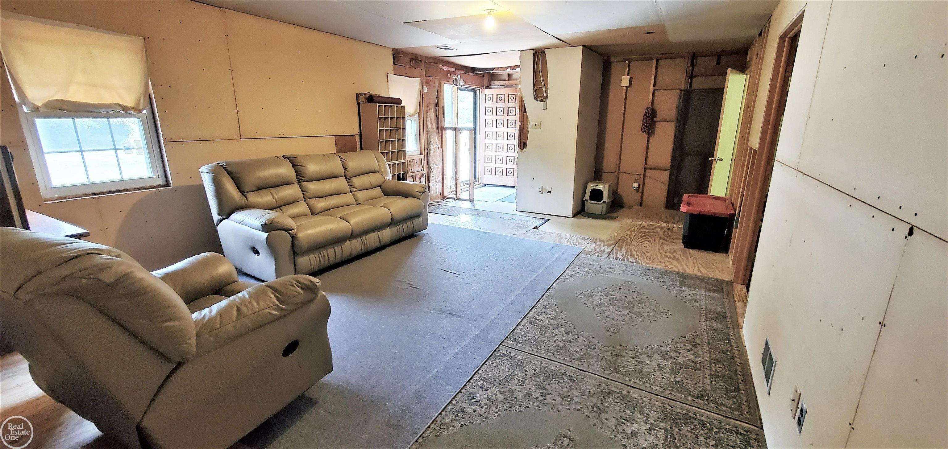 Wendell St, Clinton Township, MI 48036