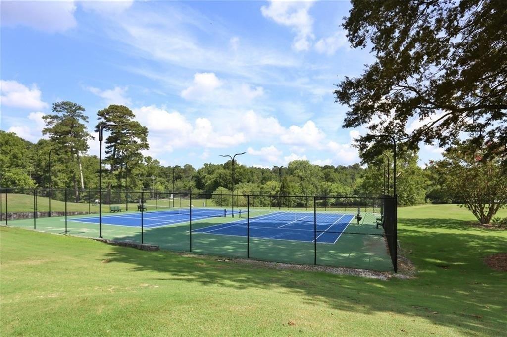 La Rue Pl Nw, Atlanta, GA 30327