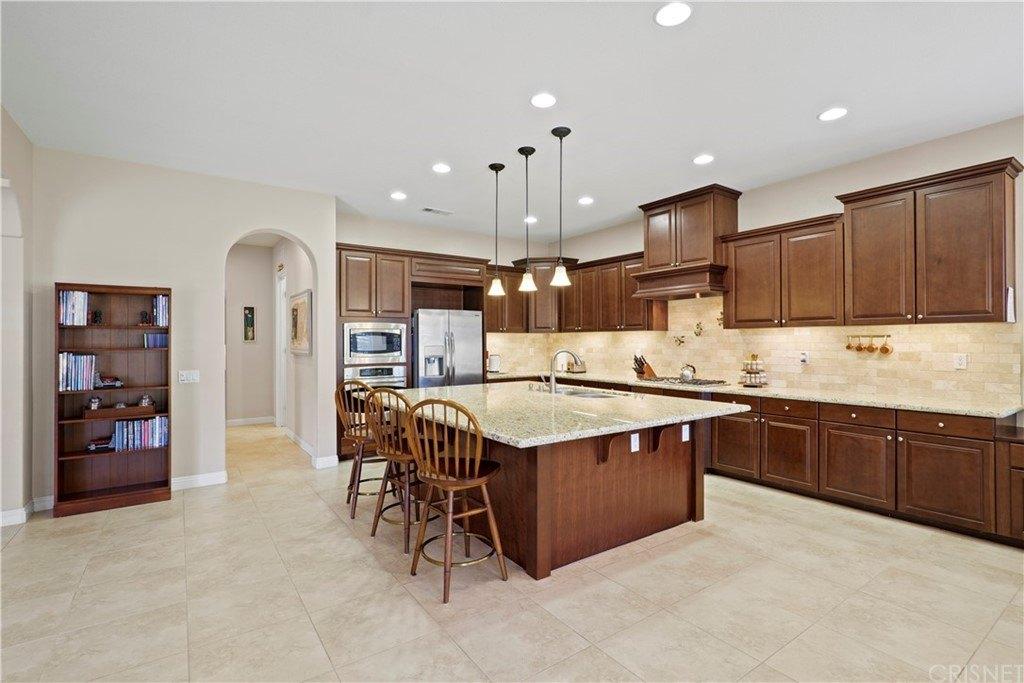 Mandalay Rd, Canyon Country, CA 91387