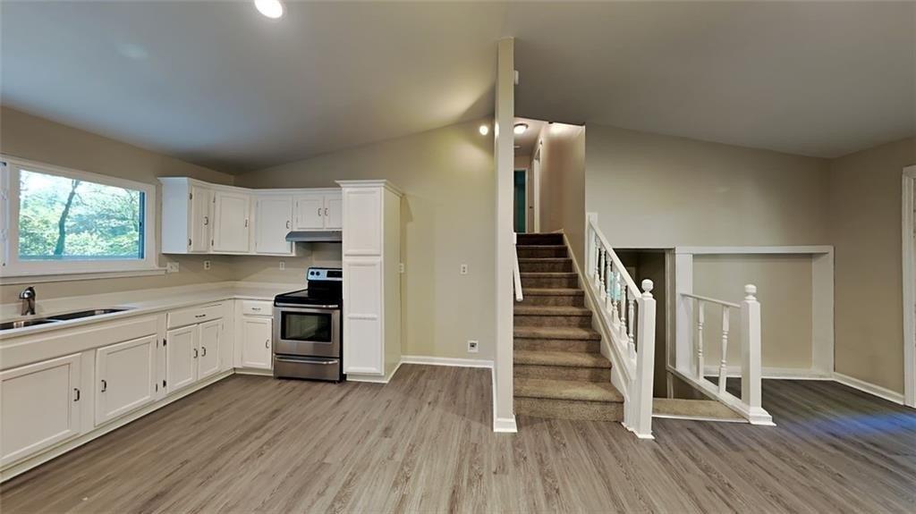 Pine Thicket Way, Roswell, GA 30075