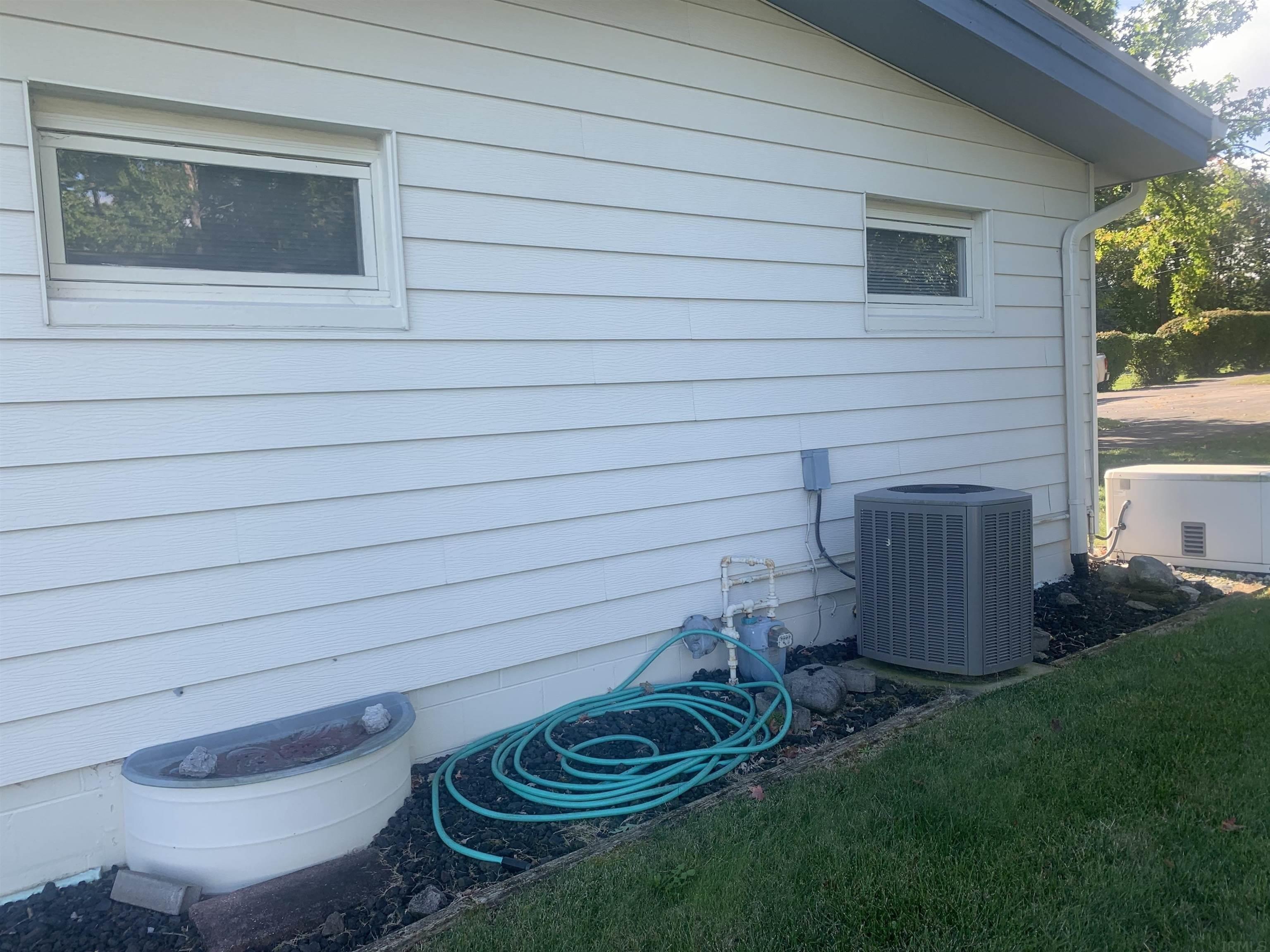 N Stahl Rd, Monticello, IN 47960