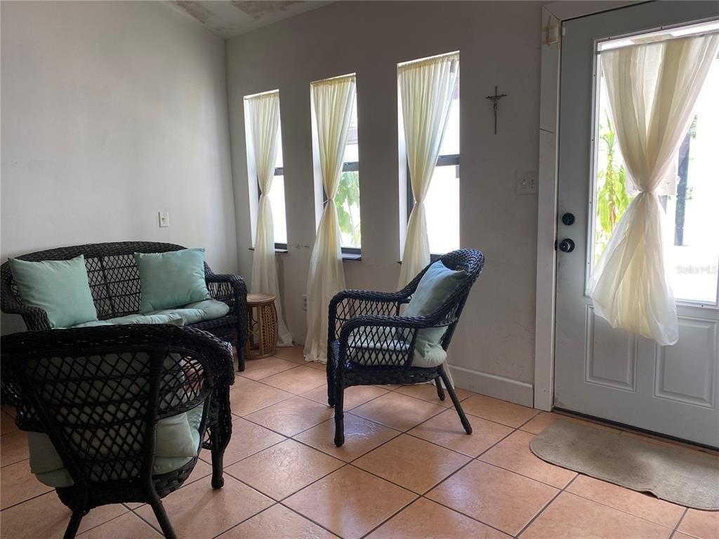 Valencia Ave, Kissimmee, FL 34743