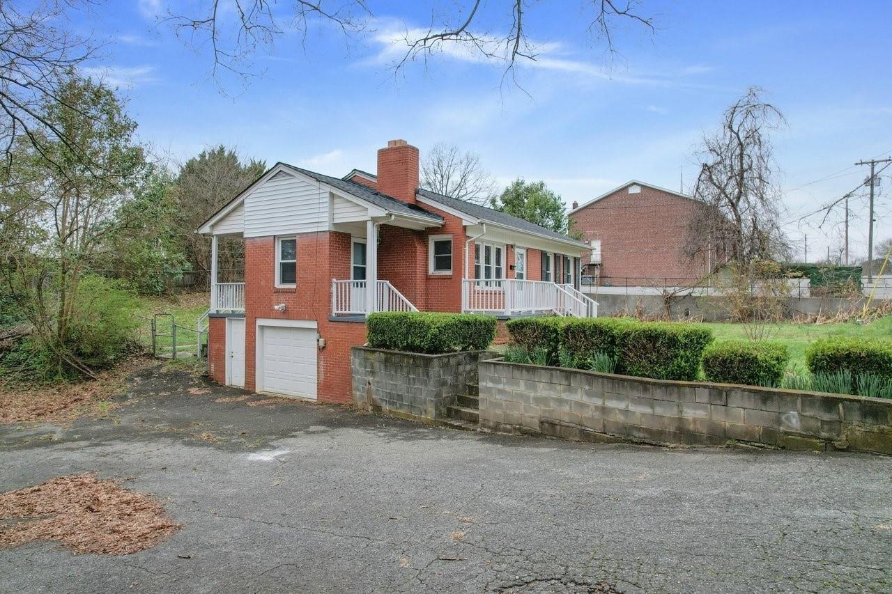 E 4th Ave, Gastonia, NC 28054
