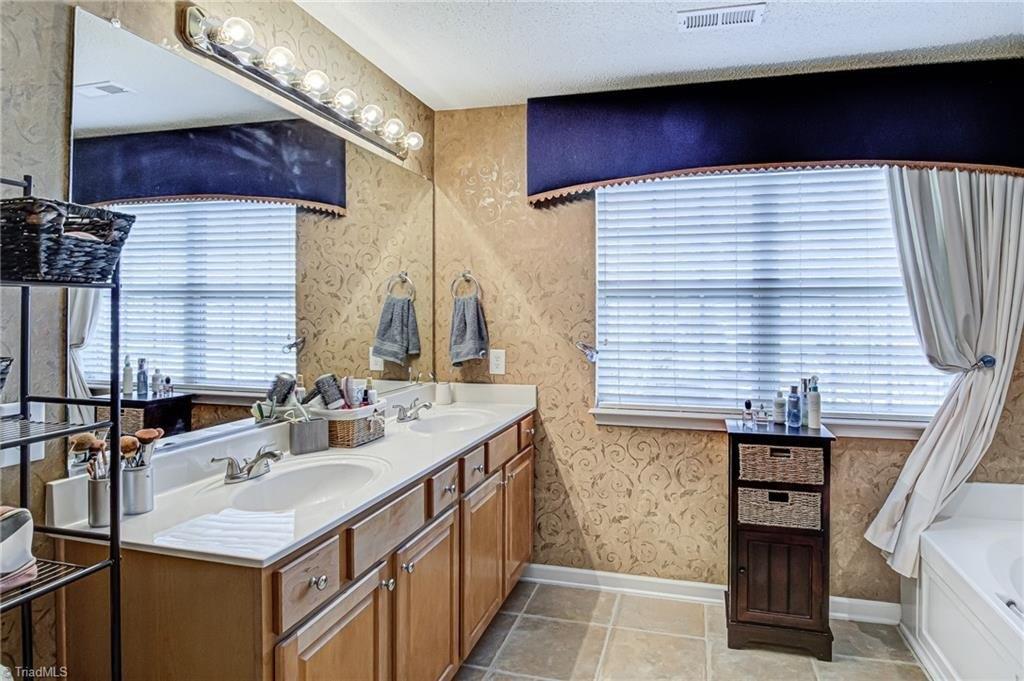 Marielle Pt, Whitsett, NC 27377
