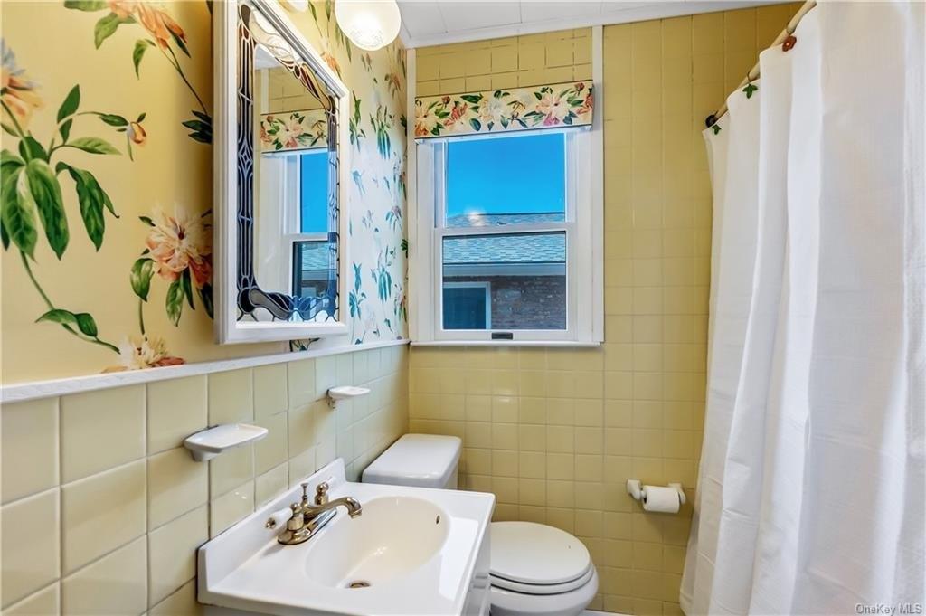 Kingsley Dr, Yonkers, NY 10710