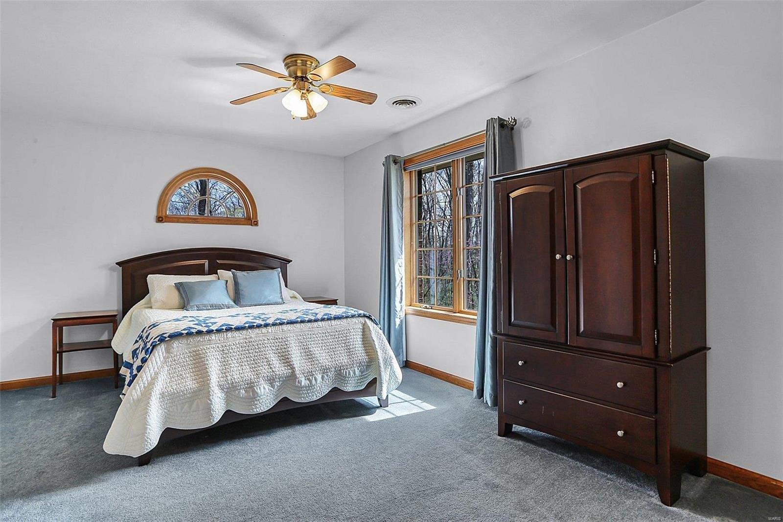 Oak Ridge Dr, Washington, MO 63090