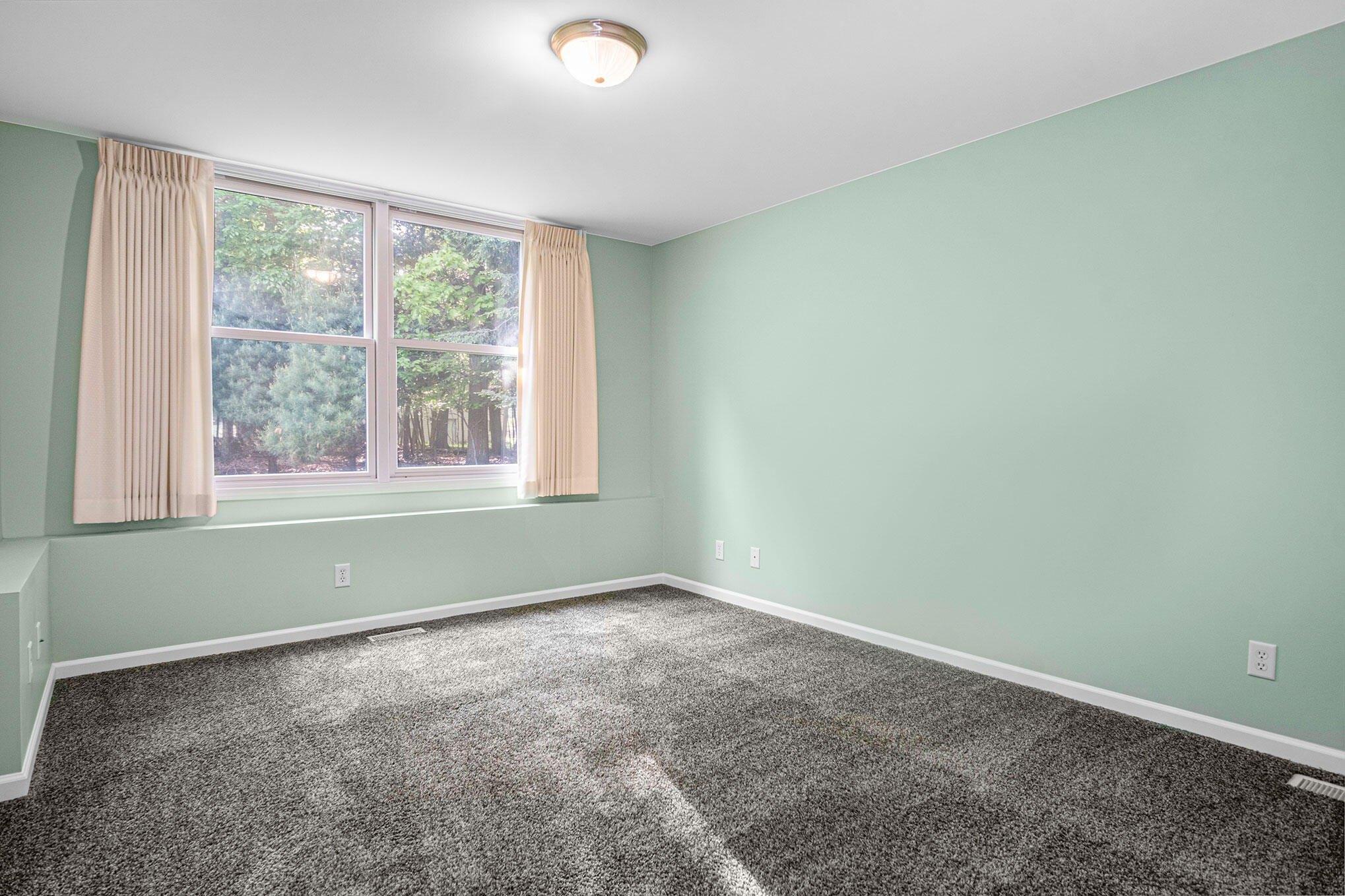 W Glen Ct, Norton Shores, MI 49441