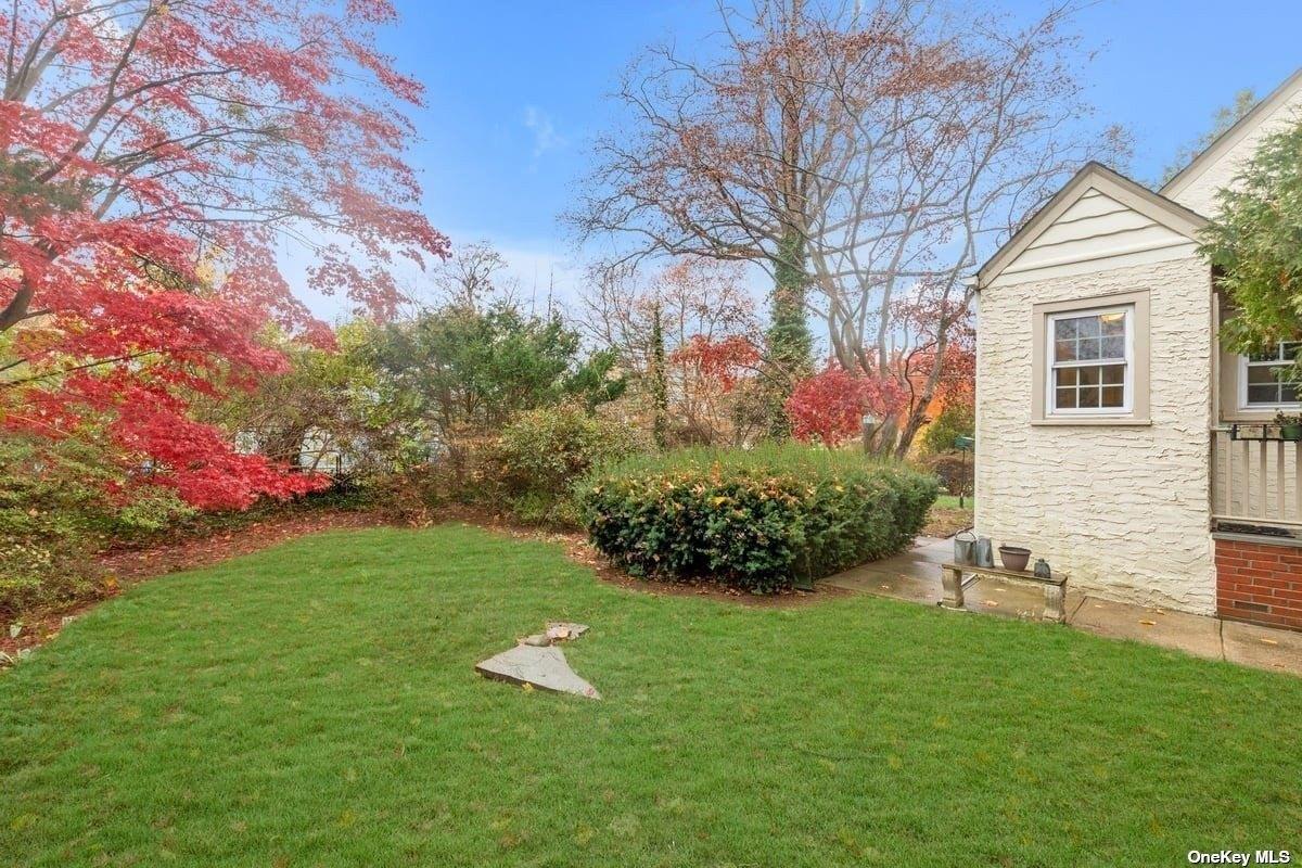 Lombardy Blvd, Brightwaters, NY 11718