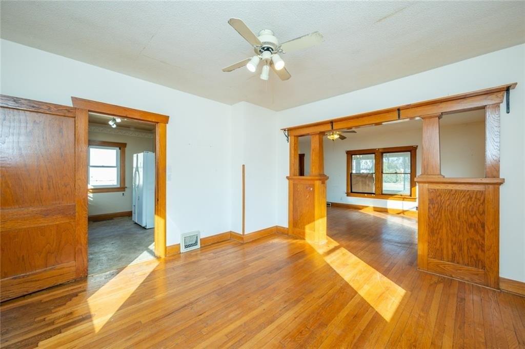 1st St S, Newton, IA 50208