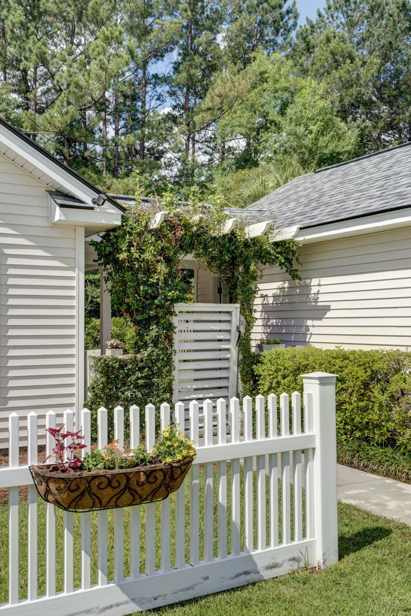 Moon Dance Ln, Summerville, SC 29483