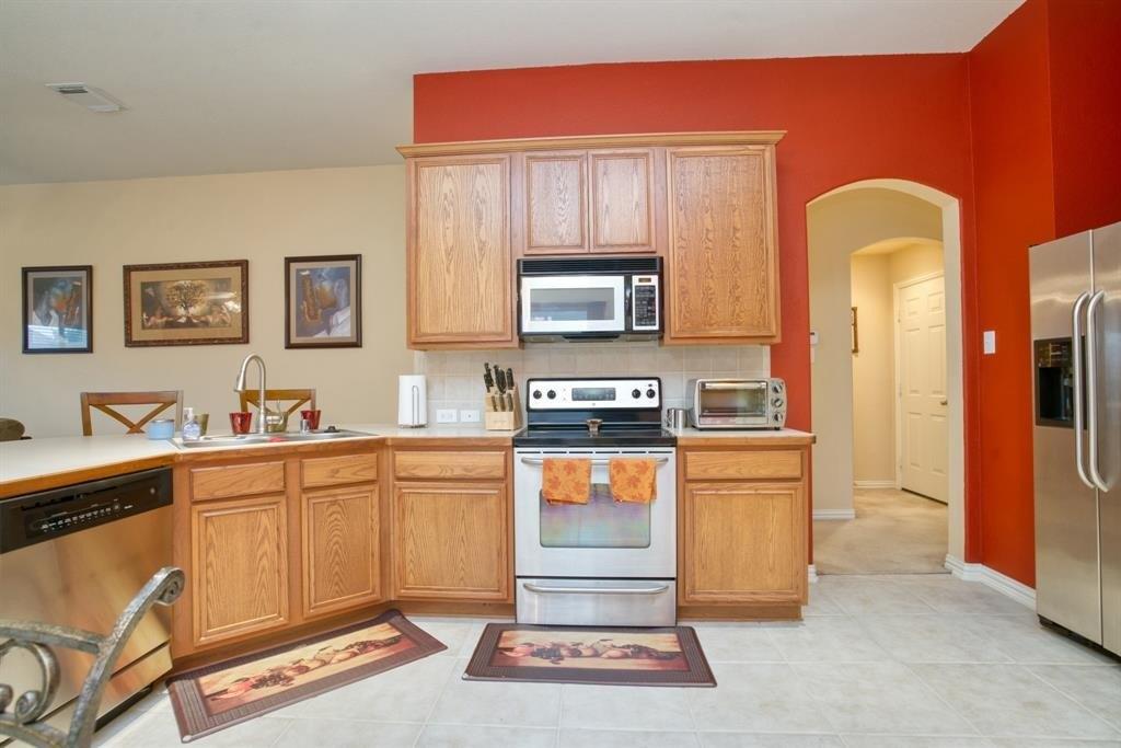 Clearwater Dr, Grand Prairie, TX 75052