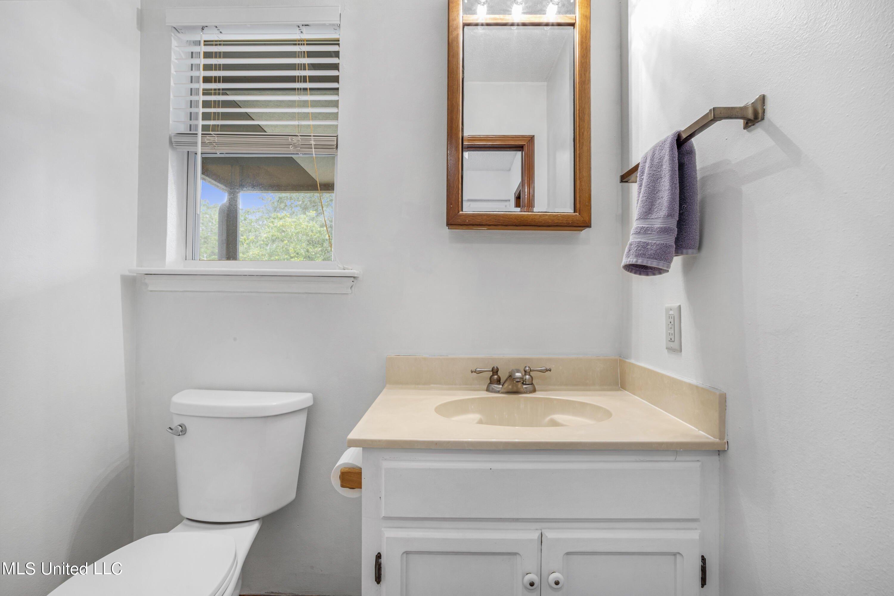 Diamondhead Dr E, Diamondhead, MS 39525