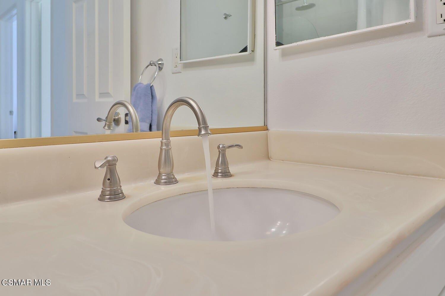 Meadowside Dr, Thousand Oaks, CA 91362