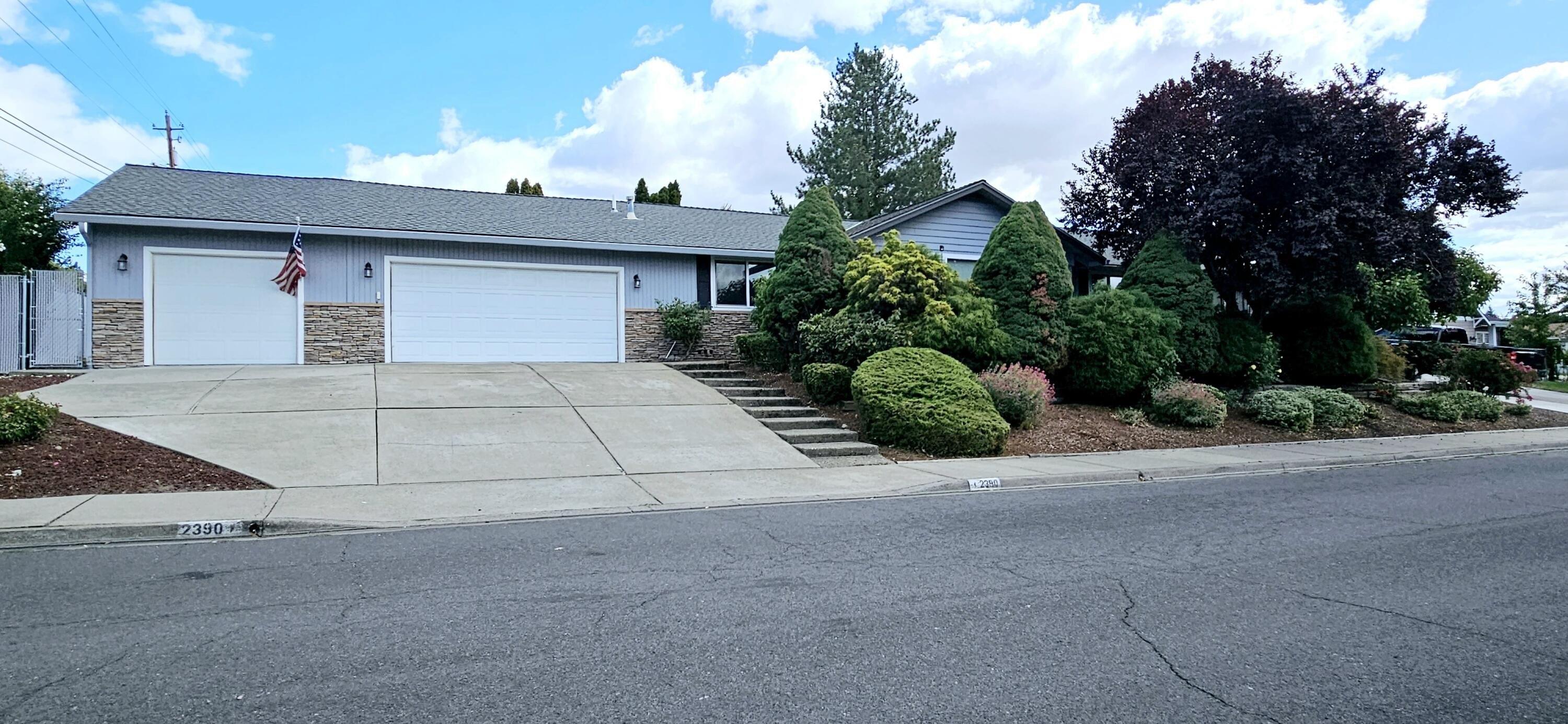 Fairfield Dr, Medford, OR 97504