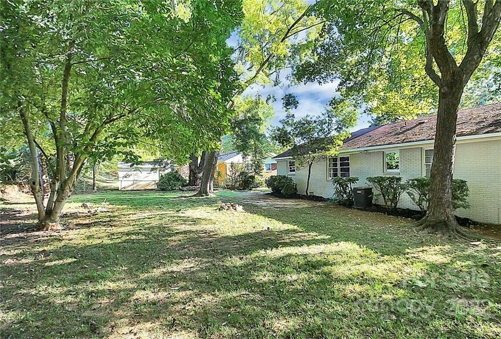 Thorncliff Dr, Charlotte, NC 28210