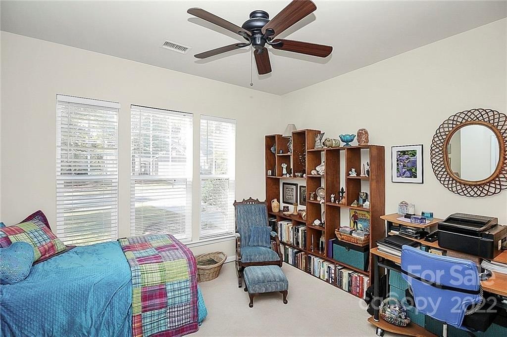 Saranac Ln, Matthews, NC 28105