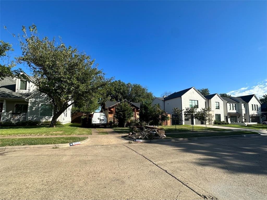 Rochelle Dr, Dallas, TX 75220
