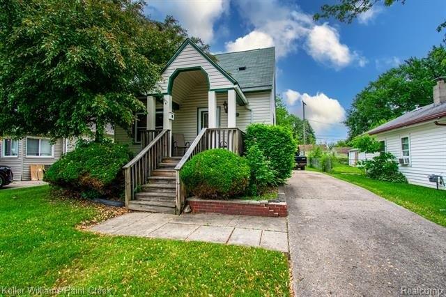 Shakespeare Ave, Eastpointe, MI 48021