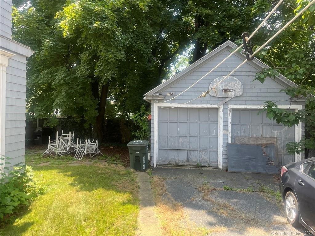 Elmwood Pl, Bridgeport, CT 06605