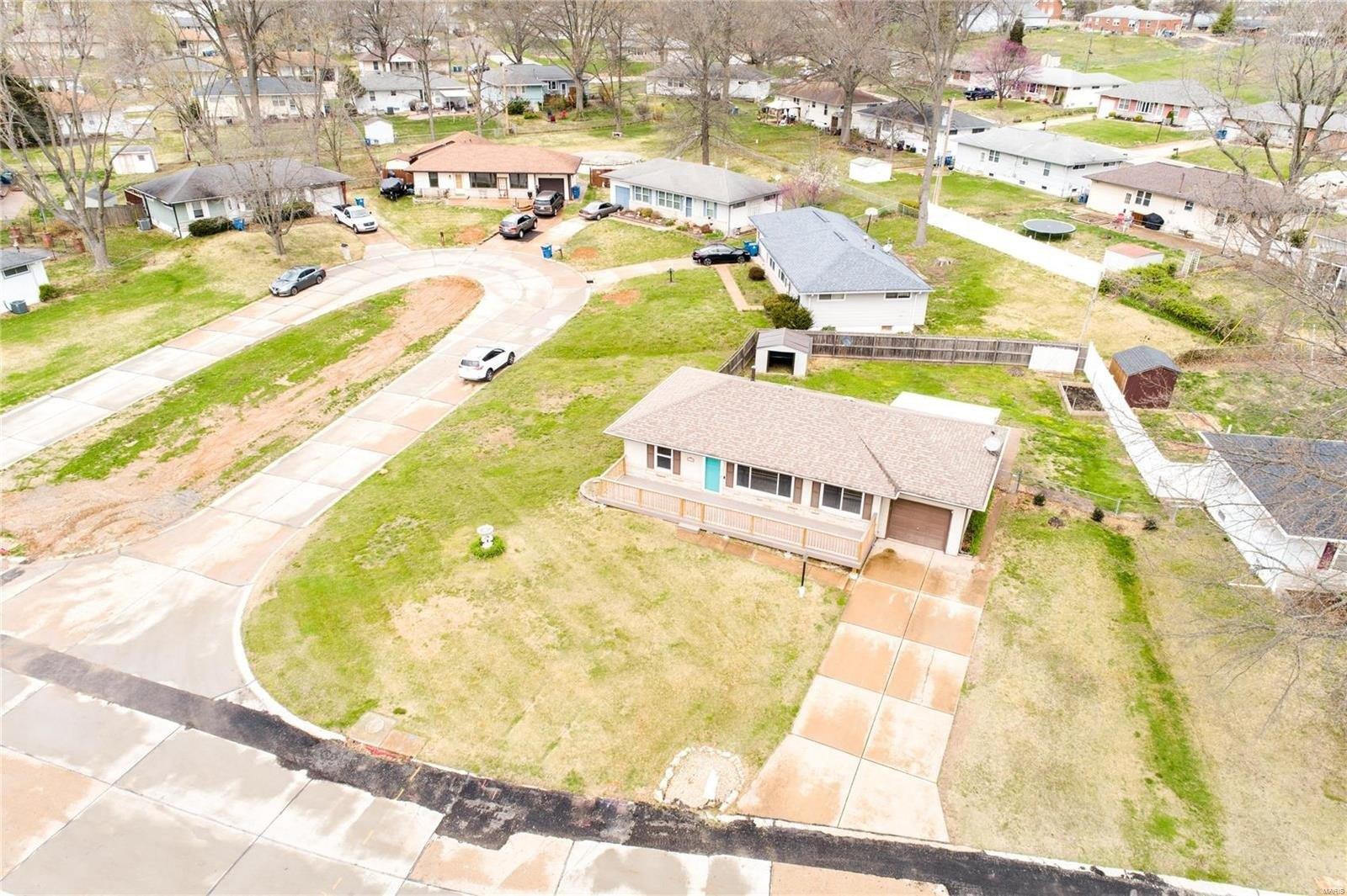 Jonathan Dr, Saint Louis, MO 63125