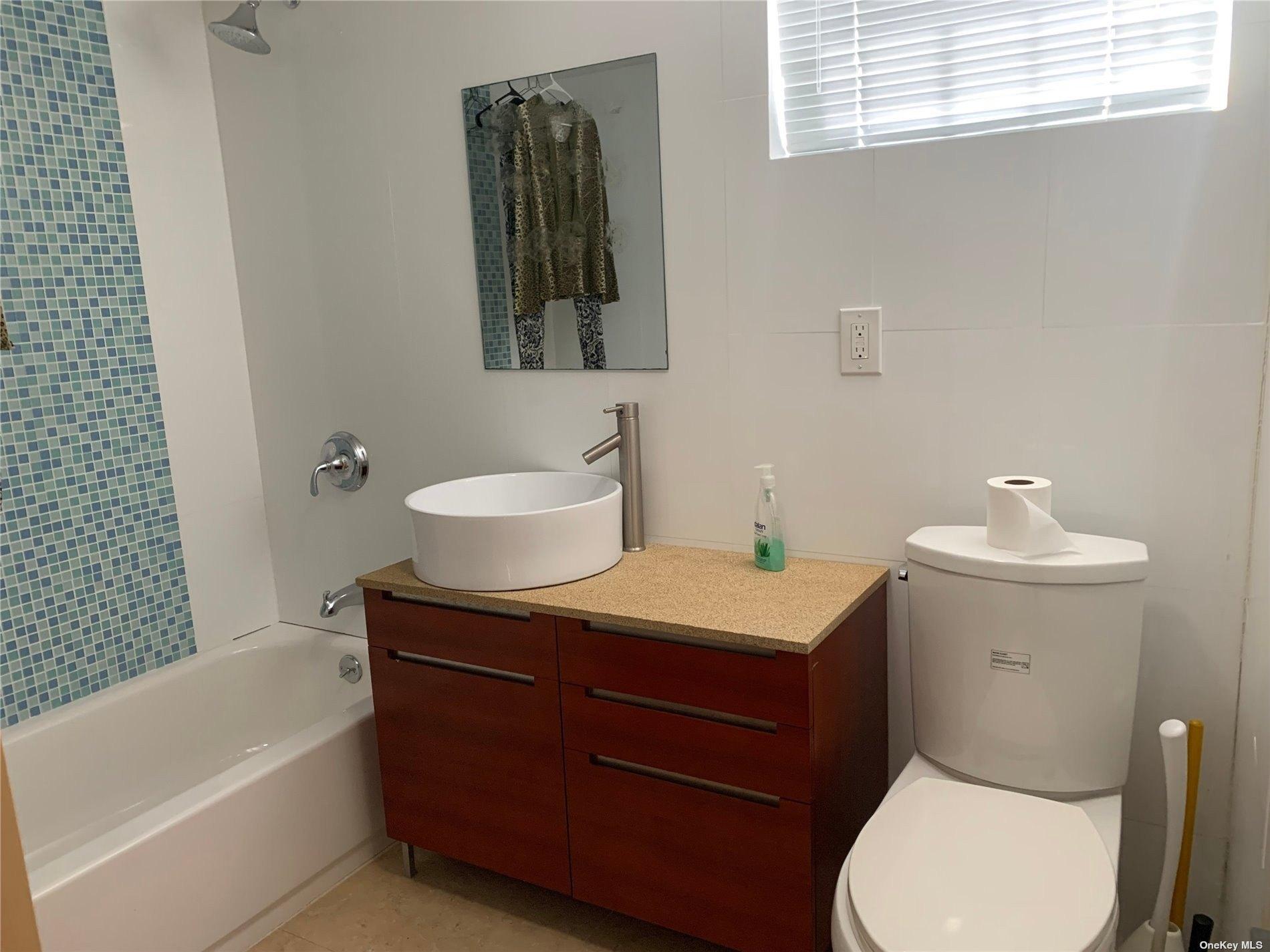 Tanners Pond Rd, Garden City, NY 11530