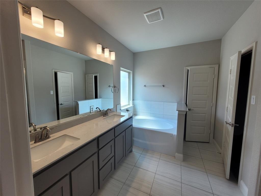 Clifton Ct, Midlothian, TX 76065
