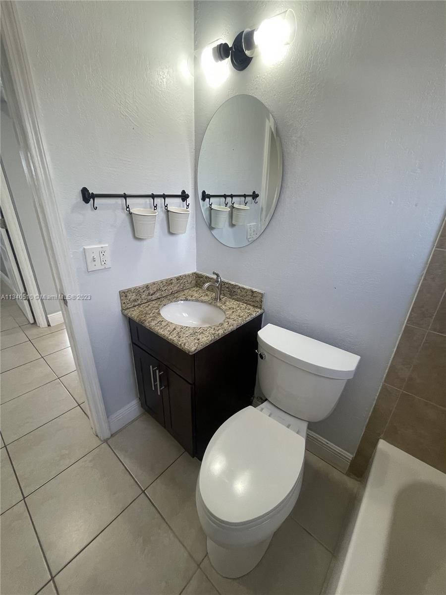Farragut St, Hollywood, FL 33024