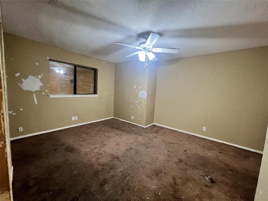Blueberry Ln, Grand Prairie, TX 75052
