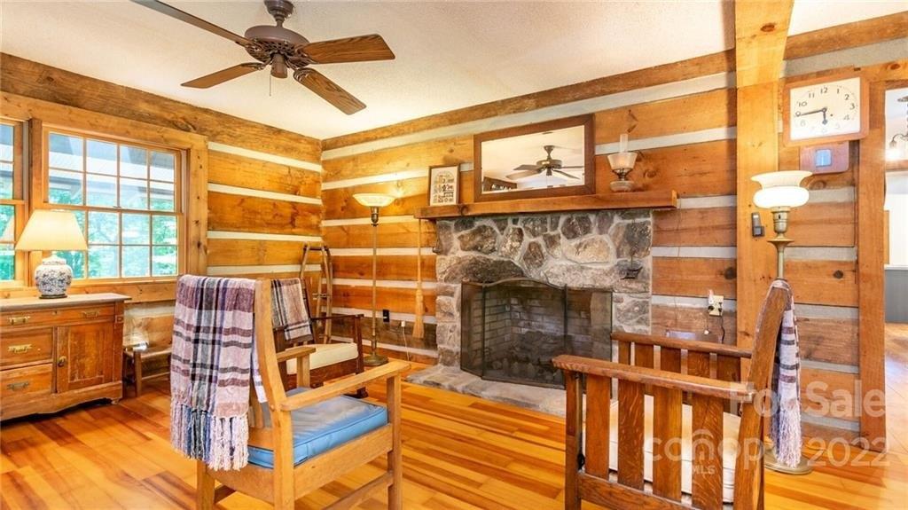 E Poplar Dr, Hendersonville, NC 28792