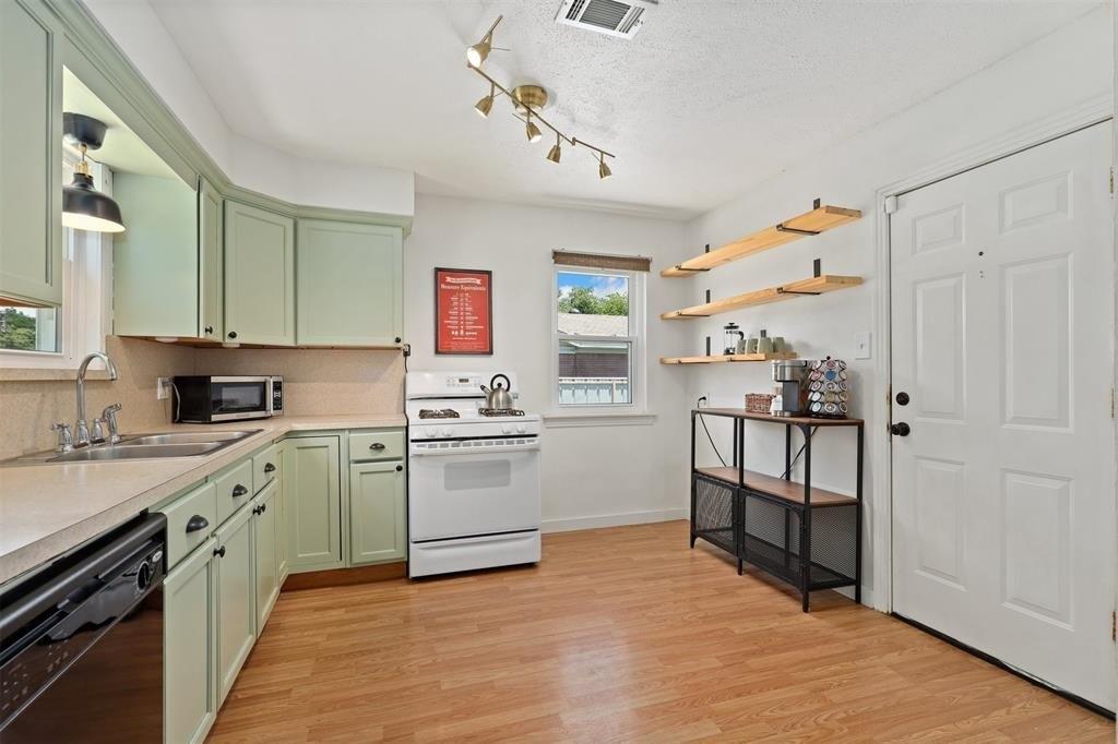 Reagan Dr, Fort Worth, TX 76116
