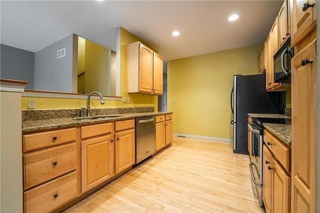 Village Dr, Center Valley, PA 18034
