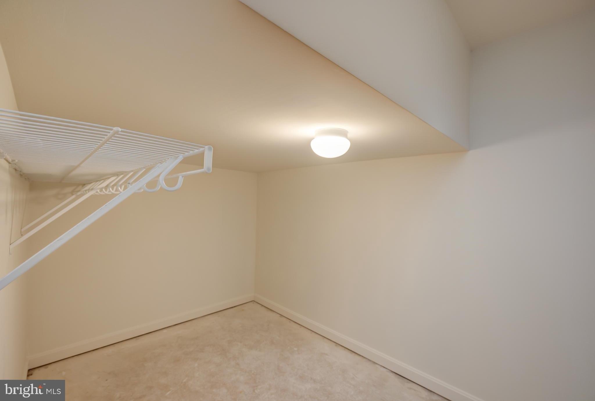 Pieris Ct, Vienna, VA 22182