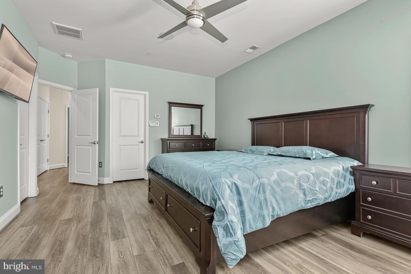 Rosanna Pl, Ellicott City, MD 21043