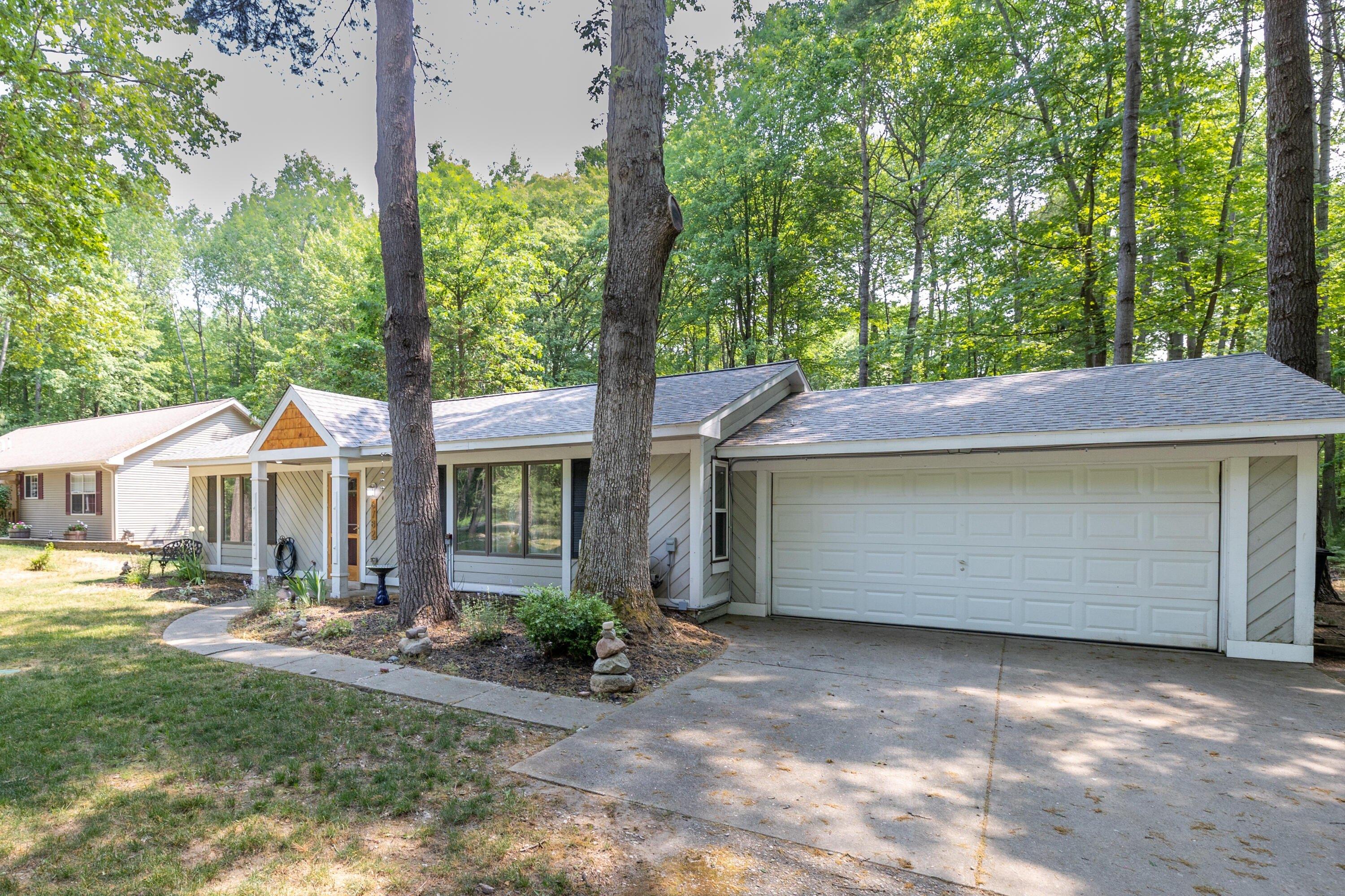 White Pine Dr, Stanwood, MI 49346