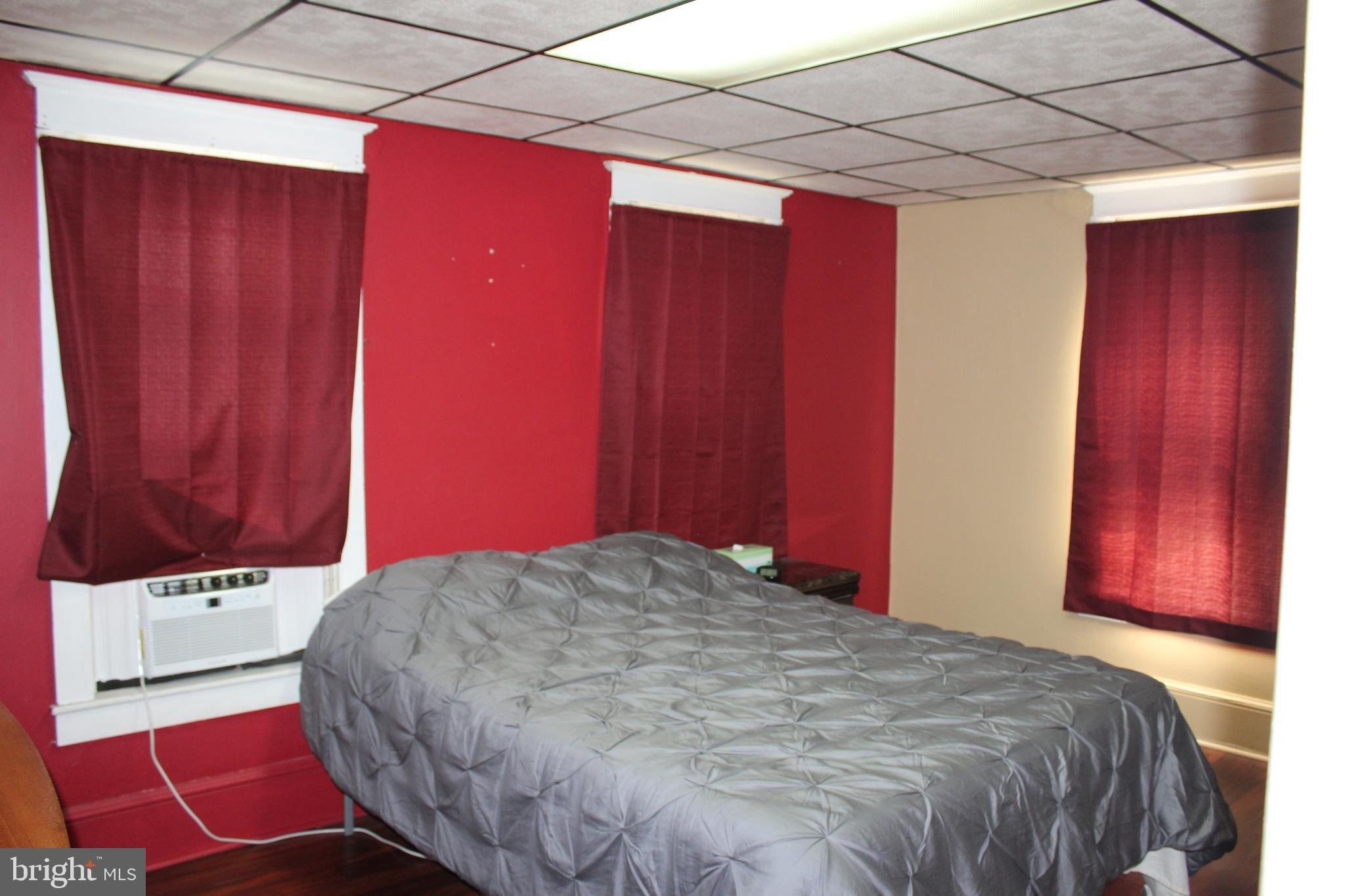 N West St, Williamstown, PA 17098
