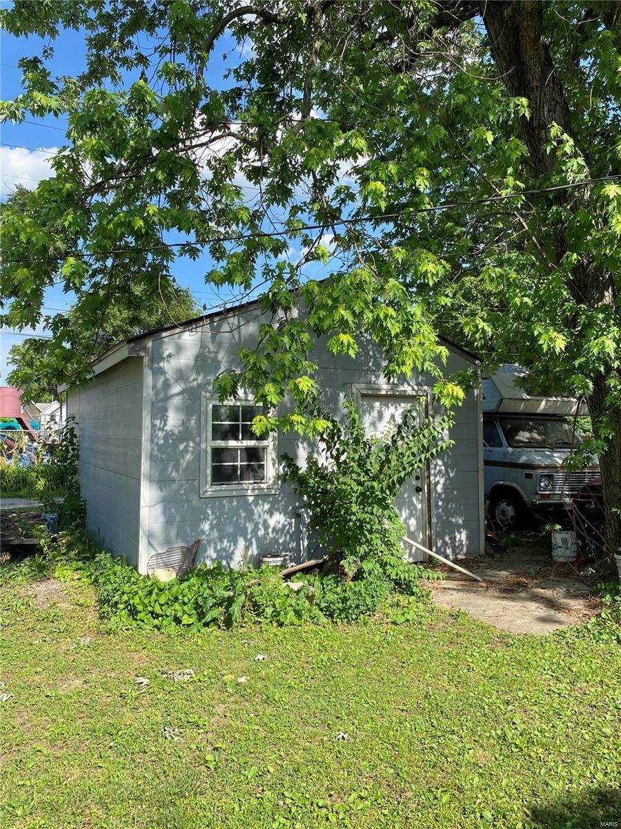 Dewey Ave, Granite City, IL 62040