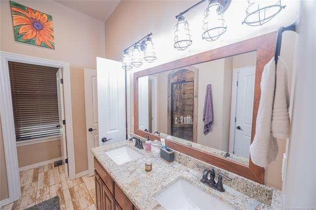 E 703 Dr, Wagoner, OK 74467