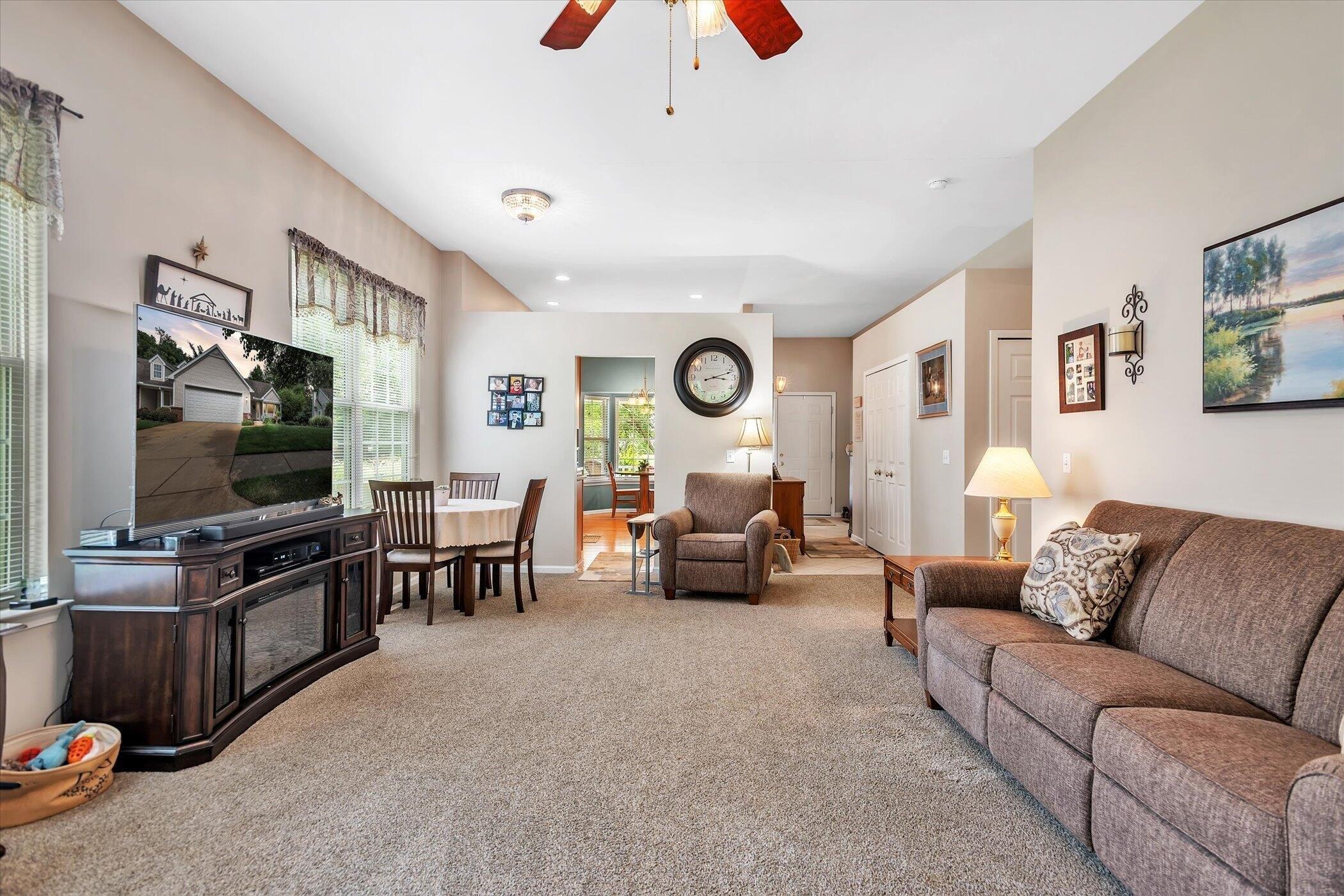 Oak Brook Dr, Jackson, MI 49203