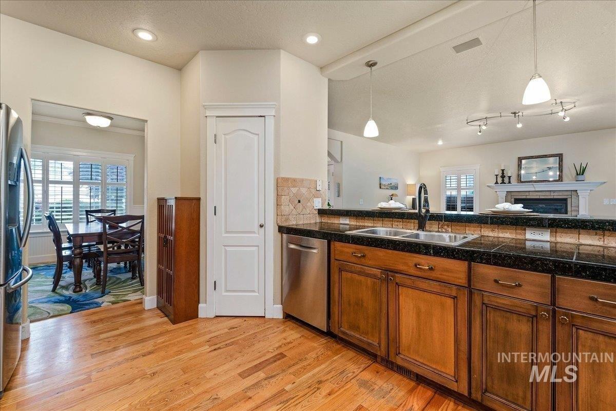 N Cape Arago Pl, Garden City, ID 83714