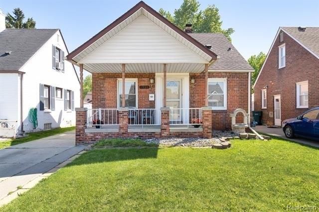 Cleveland Ave, Lincoln Park, MI 48146